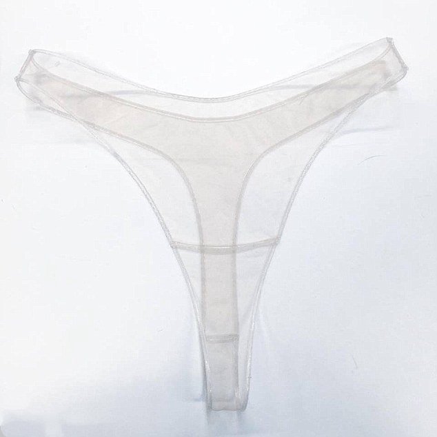 Jess用3D打印的彈力橡膠代替了通常會導致內褲線的松緊帶和針腳。由于衣服是用硅膠3D打印而不是縫合的，使得整件衣服輪廓鮮明，而且能夠防止走形。