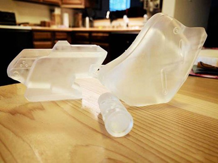 Smalls使用Form 2 3D打印機(jī)打印的槍支道具部件 Smalls使用Form 2 3D打印機(jī)打印的槍支道具部件